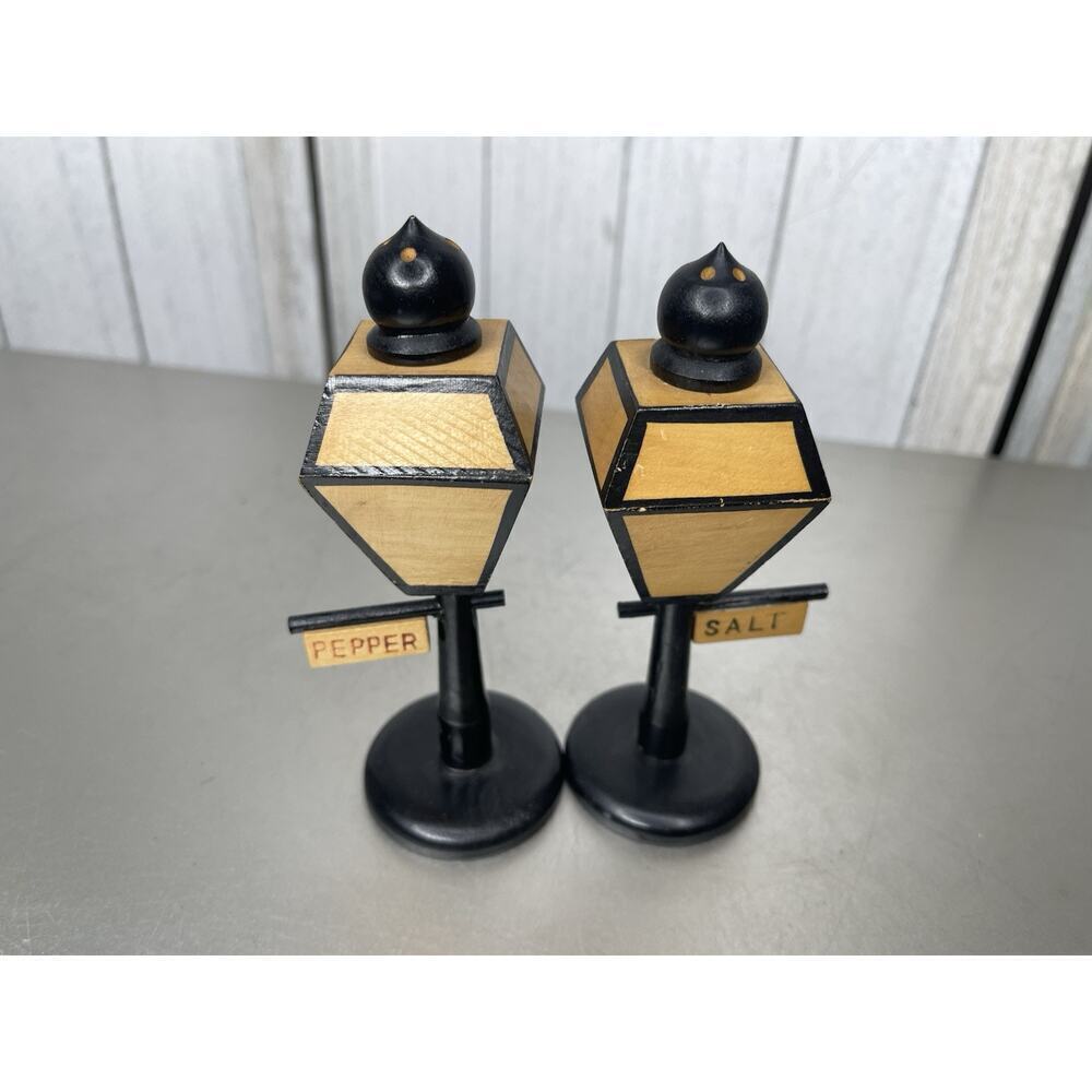 Vintage Souvenir New York City Light Pole Post Salt Pepper Shakers Japan - Picture 4 of 6